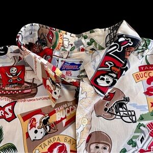 Men’s Reyn Spooner/NFL  XL SS Shirt. Tampa Bay Buccaneers Exc. Condition